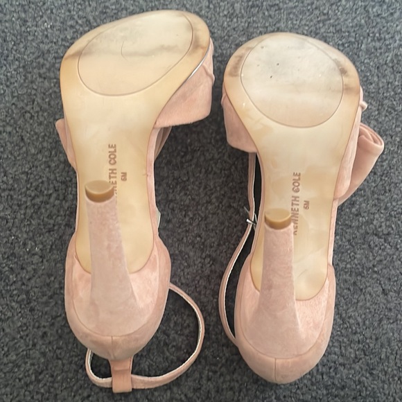 Kenneth Cole blush suede bow heels size 6 - Picture 10 of 11
